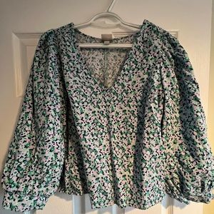 Floral puffed sleeve shirt